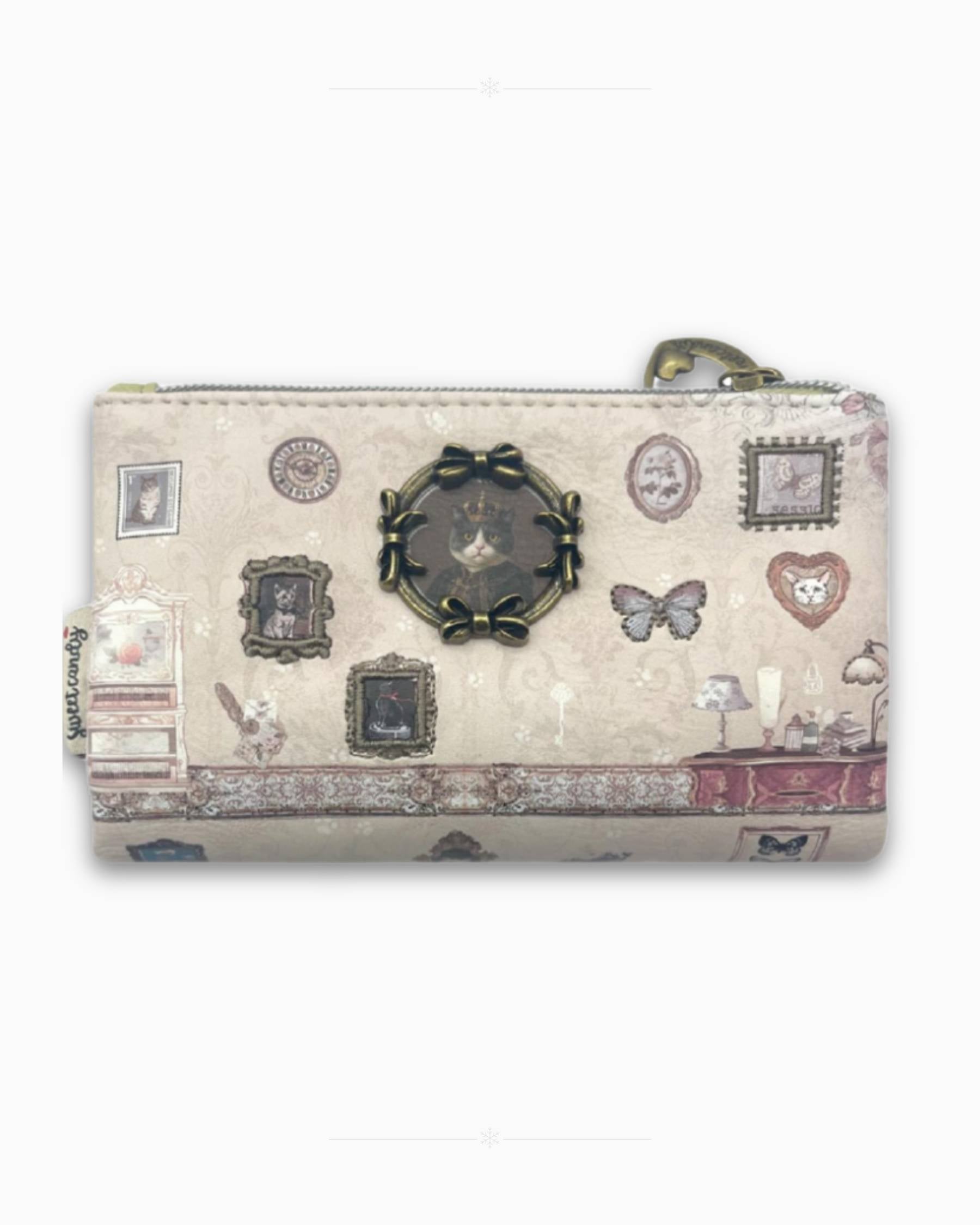Компактно дамско портмоне Sweet Candy Маслинова рамка – директен преден изглед, затворено в маслиненозелено с декоративни рамки като детайл отпред
